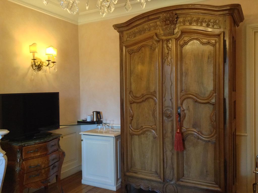 Hostellerie Les Frenes Avignon Exterior photo