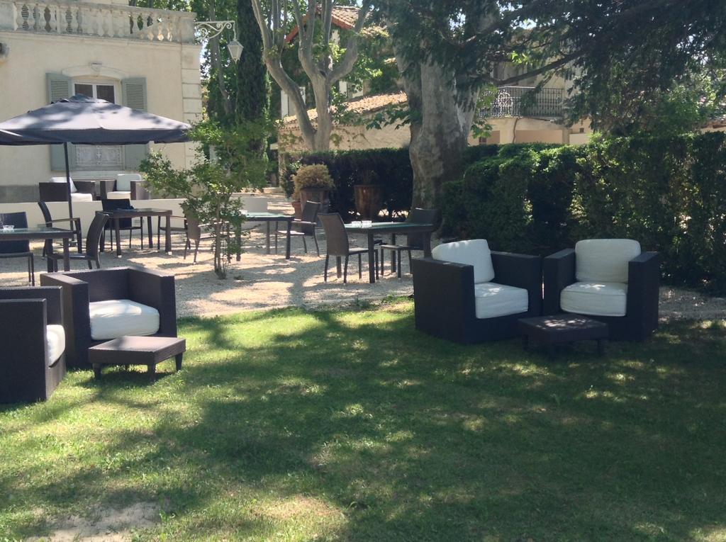 Hostellerie Les Frenes Avignon Exterior photo