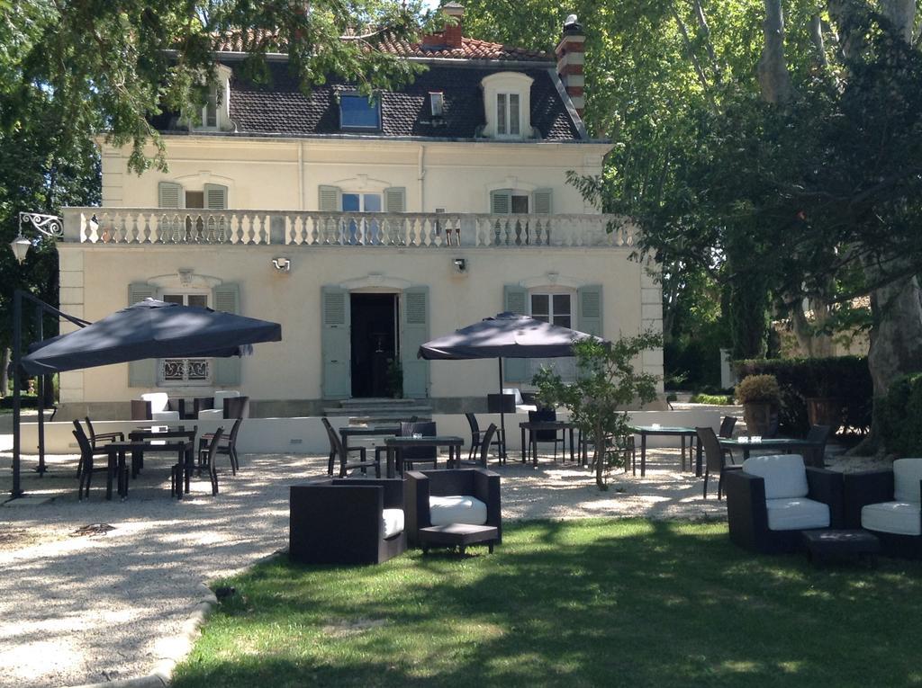 Hostellerie Les Frenes Avignon Exterior photo