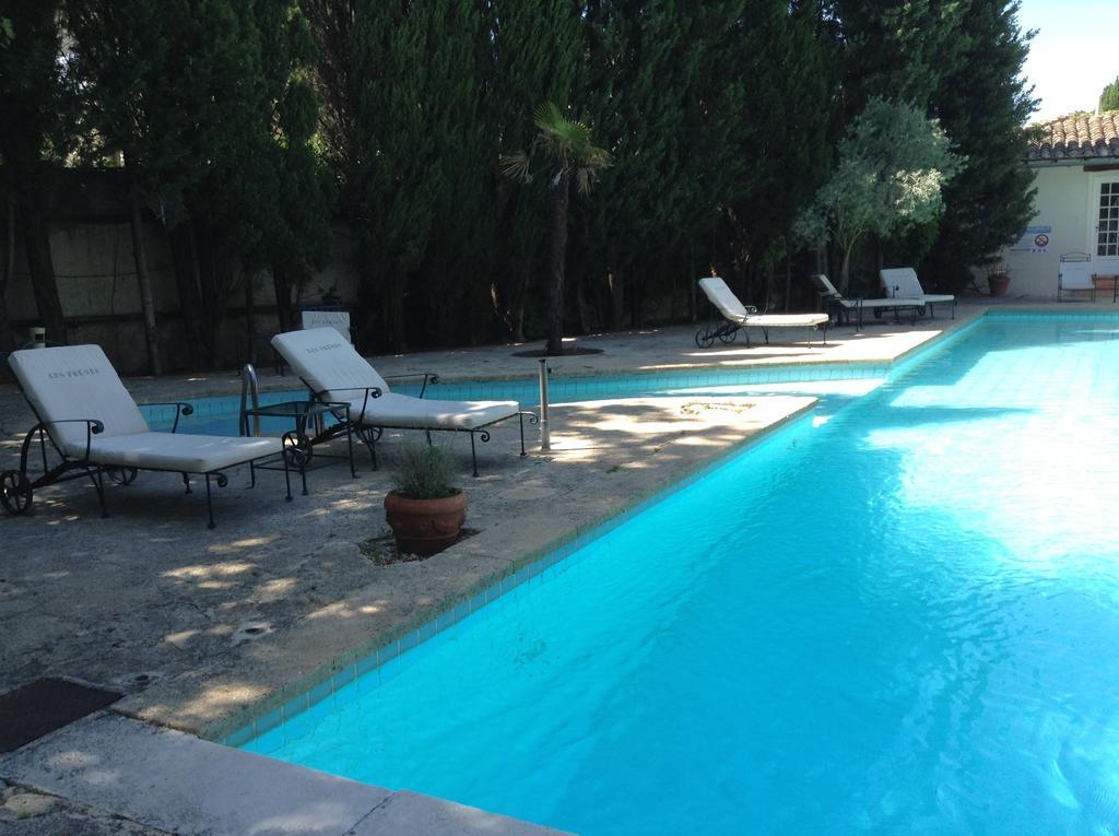 Hostellerie Les Frenes Avignon Exterior photo