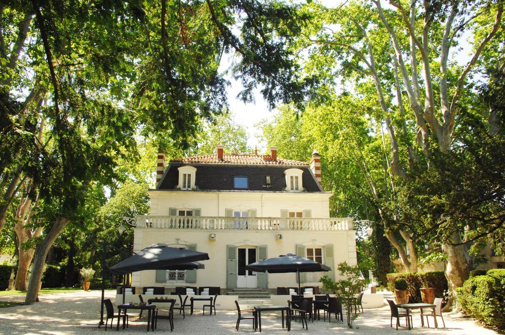 Hostellerie Les Frenes Avignon Exterior photo