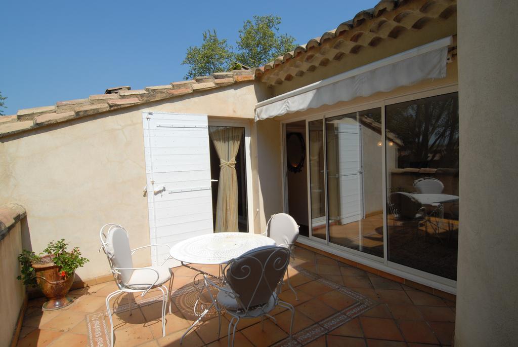 Hostellerie Les Frenes Avignon Exterior photo